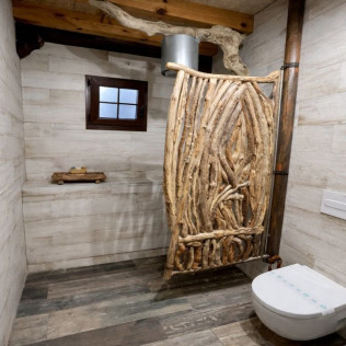 Escapada Lejano Oeste: Escapada con Jacuzzi Privado en Posada La Leyenda (Santillana del Mar, Cantabria)