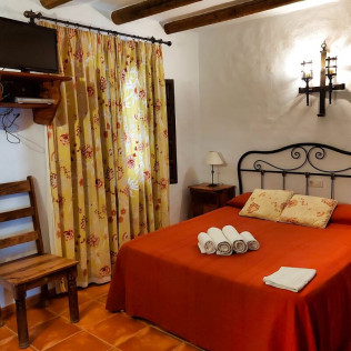 Escapada de 2 Noches con Desayuno en La Posada La Plaza (Canillas de Albaida, Málaga)