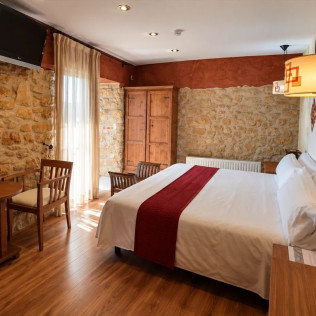 Escapada de 2 Noches en Habitación con Bañera de Hidromasaje y Desayuno en Posada Guadalupe (Monroyo, Teruel)
