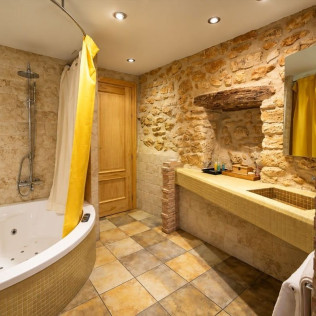 Escapada de 2 Noches en Habitación con Bañera de Hidromasaje y Desayuno en Posada Guadalupe (Monroyo, Teruel)
