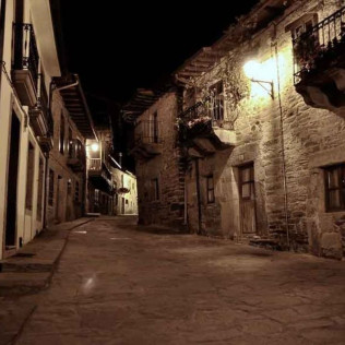 Escapada Romántica con Bañera de Hidromasaje en Posada Real la Pascasia 5* (Puebla de Sanabria, Zamora)