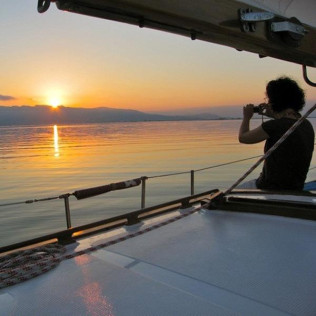 Puesta de Sol en Velero, Aperitivo y Cava (Tarragona)