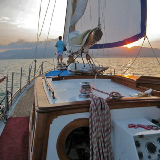 Puesta de Sol en Velero, Aperitivo y Cava (Tarragona)