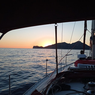 Puesta de Sol en Velero Privado con Copa de Cava y Fruta para dos (Puerto de Andratx, Mallorca)