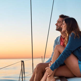 Puesta de Sol Romántica en Velero Privado para dos (Barcelona)