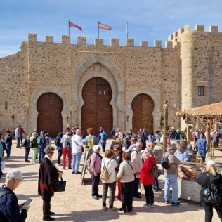 Entrada Combinada Preferente: Parque Puy du Fou España y Espectáculo Nocturno "El Sueño de Toledo" (Toledo)