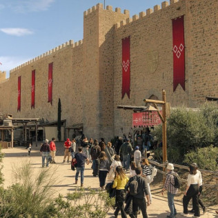 Entrada Combinada Plata: Parque Puy du Fou España y Espectáculo Nocturno "El Sueño de Toledo" (Toledo)