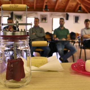 Curso de Quesería y Productos Lácteos (Santa Eulalia de Oscos, Asturias)