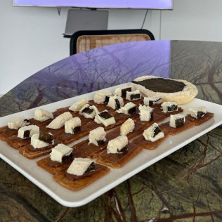 Cheesexperience: Visita Guiada, Cata de AOVE y Maridaje de Quesos en Almazara O-Med (Granada)