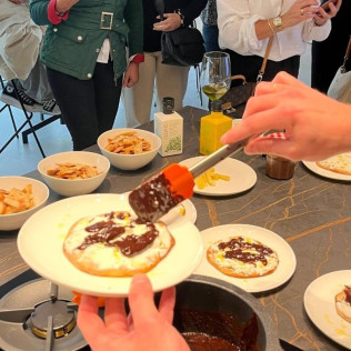 Cheesexperience: Visita Guiada, Cata de AOVE y Maridaje de Quesos en Almazara O-Med (Granada)