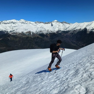Raquetas de Nieve en el Pirineo Aragonés (Valle de Ordesa o Valle del Tena, Huesca)