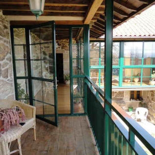 Escapada con Desayuno en Casa Rural Rectoral de Candás (Rairiz de Veiga, Ourense)
