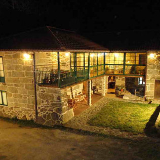 Escapada con Desayuno en Casa Rural Rectoral de Candás (Rairiz de Veiga, Ourense)