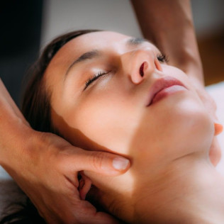 Ritual Cielo y Tierra: Masaje Craneofacial, Reflexología y Mascarilla Facial en Bull Vital Suites & Spa 4* (Maspalomas, Gran Canaria)
