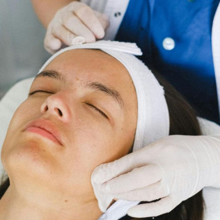 Relleno Facial de Ácido Hialurónico en Zona a Elegir en Centro del Doctor Schmalbach (Barcelona)
