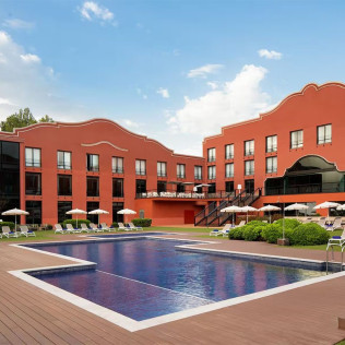 Escapada con Comida o Cena en Dolce by Wyndham Barcelona Resort 4* Sup (Sant Esteve Sesrovires, Barcelona)