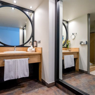Escapada con Comida o Cena en Dolce by Wyndham Barcelona Resort 4* Sup (Sant Esteve Sesrovires, Barcelona)