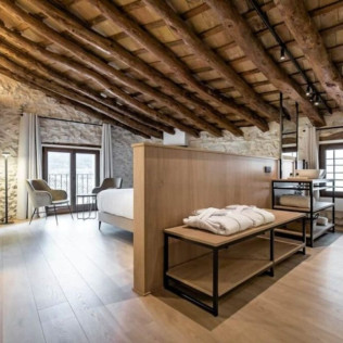 Experiencia Michelín: Escapada en ABBI Suites Casa Rural, Suites & Spa con Comida o Cena en Resturante L'Escaleta (Bocairent, Valencia)