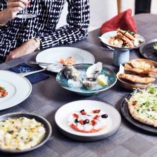Circuito Spa en OASIS Wellness & Spa, Masaje y Comida en SOFIA Bar & Tapas para dos en Grand Hyatt Barcelona 5* (Barcelona)