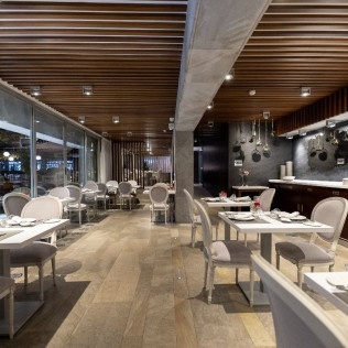 Comida en el Restaurante del Hotel Hospes Palacio de los Patos 5* (Granada)