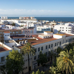 Mesa para dos: Comida o Cena para dos personas en Parador de Cádiz (Cádiz)