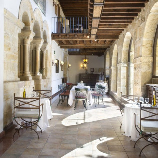 Mesa para dos: Comida o Cena para dos personas en Parador de Cangas de Onís (Asturias)