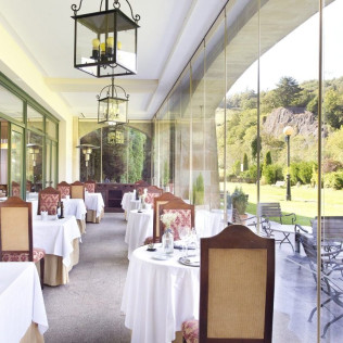 Mesa para dos: Comida o Cena para dos personas en Parador de Cangas de Onís (Asturias)