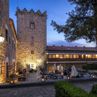 Mesa para dos: Comida o Cena para dos personas en Parador de Ávila (Ávila)