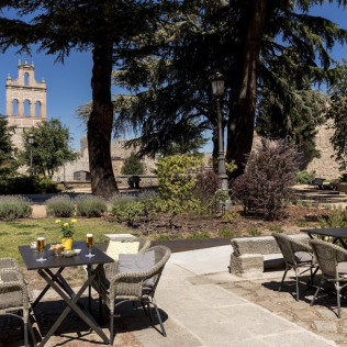 Mesa para dos: Comida o Cena para dos personas en Parador de Ávila (Ávila)