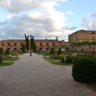 Mesa para dos: Comida o Cena para dos personas en Parador de Benavente (Zamora)