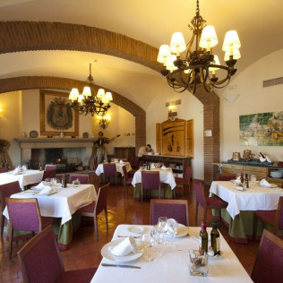 Mesa para dos: Comida o Cena para dos personas en Parador de Benavente (Zamora)