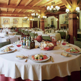 Mesa para dos: Comida o Cena para dos personas en Parador de Bielsa (Huesca)