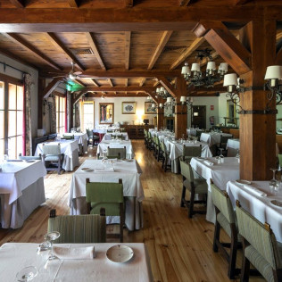 Mesa para dos: Comida o Cena para dos personas en Parador de Bielsa (Huesca)