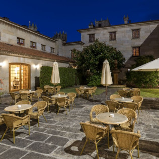 Mesa para dos: Comida o Cena para dos personas en Parador de Cambados (Pontevedra)