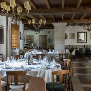 Mesa para dos: Comida o Cena para dos personas en Parador de Cambados (Pontevedra)