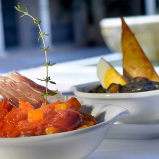 Mesa para dos: Comida o Cena para dos personas en Parador de Carmona (Sevilla)
