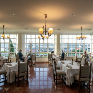 Mesa para dos: Comida o Cena para dos personas en Parador de Ferrol (A Coruña)