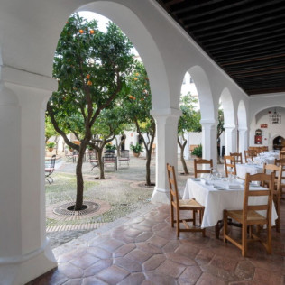 Mesa para dos: Comida o Cena para dos personas en Parador de Guadalupe (Cáceres)