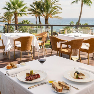 Mesa para dos: Comida o Cena para dos personas en Parador de Mojácar (Almería)