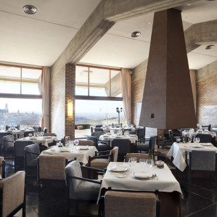 Mesa para dos: Comida o Cena para dos personas en Parador de Segovia 4* (Segovia)