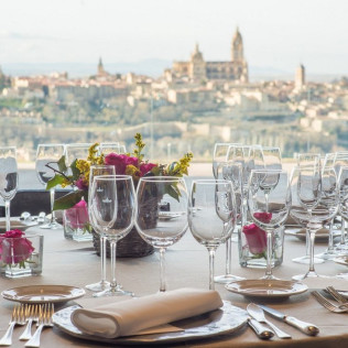 Mesa para dos: Comida o Cena para dos personas en Parador de Segovia 4* (Segovia)
