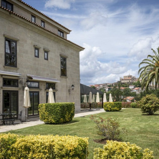 Mesa para dos: Comida o Cena para dos personas en Parador de Tui (Pontevedra)