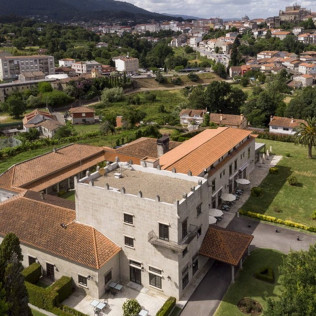 Mesa para dos: Comida o Cena para dos personas en Parador de Tui (Pontevedra)