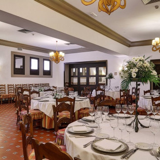 Mesa para dos: Comida o Cena para dos personas en Parador de Úbeda (Jaén)