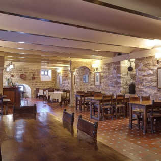 Mesa para dos: Comida o Cena para dos personas en Parador de Úbeda (Jaén)