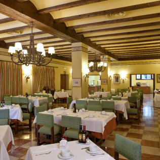 Mesa para dos: Comida o Cena para dos personas en Parador de Fuente Dé (Cantabria)