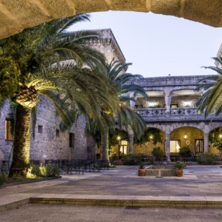 Mesa para dos: Comida o Cena para dos personas en Parador de Jarandilla de la Vera (Cáceres)