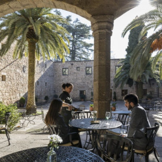 Mesa para dos: Comida o Cena para dos personas en Parador de Jarandilla de la Vera (Cáceres)