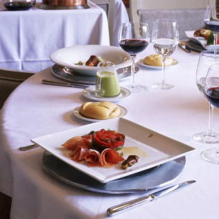 Mesa para dos: Comida o Cena para dos personas en Parador de La Granja (Segovia)