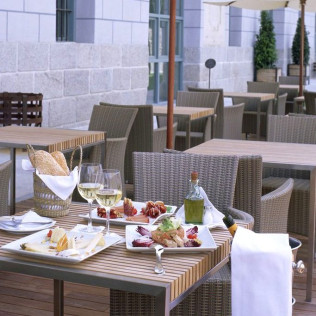 Mesa para dos: Comida o Cena para dos personas en Parador de La Granja (Segovia)